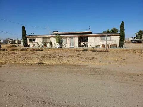 42658 E 6th St, Lancaster, CA 93535 photo 1