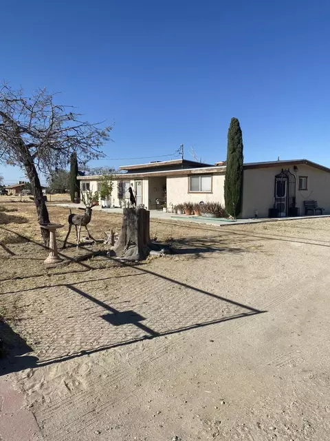 42658 E 6th St, Lancaster, CA 93535 photo 2