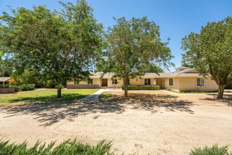 45015 E 43rd St, Lancaster, CA 93535 photo 2