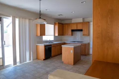 4730 Jade Ct, Lancaster, CA 93536 photo 4