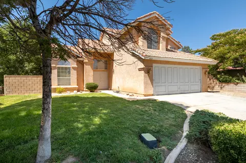 803 E Whitlatch Dr, Lancaster, CA 93535 photo 2