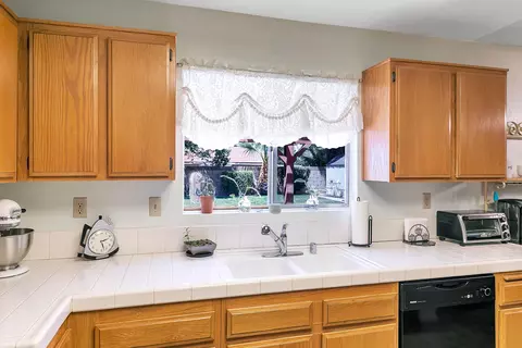 803 E Whitlatch Dr, Lancaster, CA 93535 photo 11