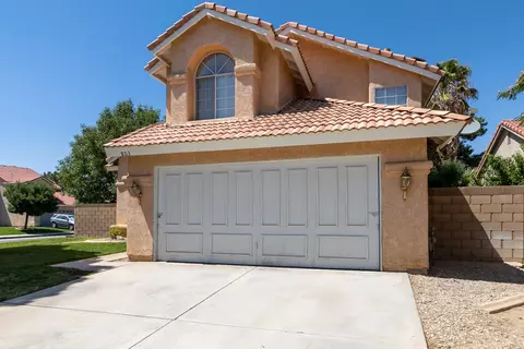803 E Whitlatch Dr, Lancaster, CA 93535 photo 3