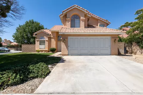 803 E Whitlatch Dr, Lancaster, CA 93535 photo 1