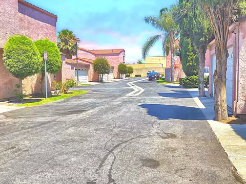 154 Racquet Club Dr, Compton, CA 90220 photo 3