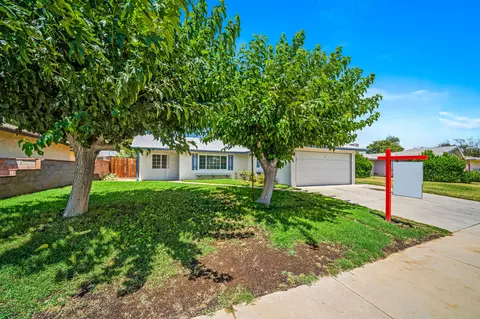 615 E Ovington St, Lancaster, CA 93535 photo 4