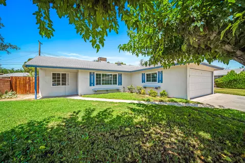 615 E Ovington St, Lancaster, CA 93535 photo 2