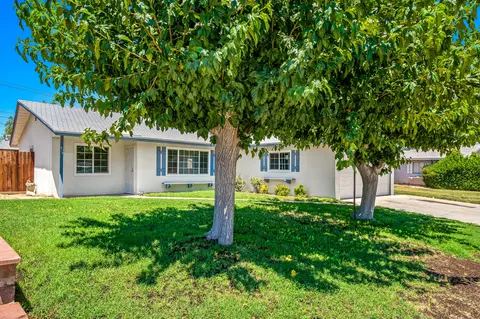 615 E Ovington St, Lancaster, CA 93535 photo 3