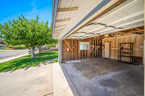 615 E Ovington St, Lancaster, CA 93535 photo 22