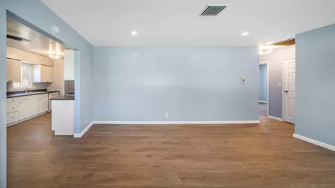 615 E Ovington St, Lancaster, CA 93535 photo 5