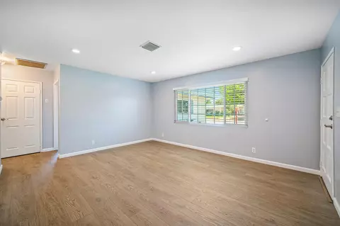 615 E Ovington St, Lancaster, CA 93535 photo 8
