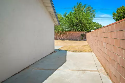 615 E Ovington St, Lancaster, CA 93535 photo 24