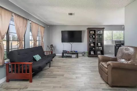 37244 E 27th St, Palmdale, CA 93550 photo 4