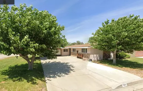 433 E Nugent St, Lancaster, CA 93535 photo 1