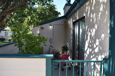 44526 E 15th St UNIT 5, Lancaster, CA 93535 photo 2
