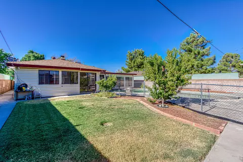 1424 Kettering St W, Lancaster, CA 93534 photo 9