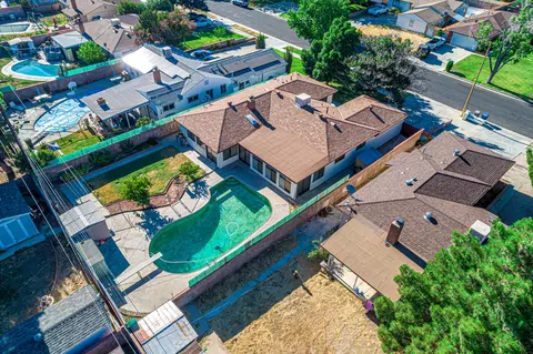 1424 Kettering St W, Lancaster, CA 93534 photo 2