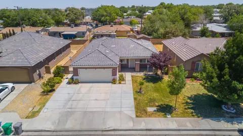 45526 Stanridge Ave, Lancaster, CA 93535 photo 2