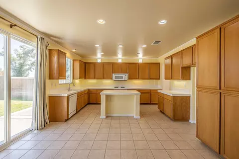 4783 Jade Ct, Lancaster, CA 93536 photo 7