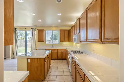 4783 Jade Ct, Lancaster, CA 93536 photo 6