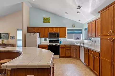 21276 White Pine Dr #SPC 59, Tehachapi, CA 93561 photo 2