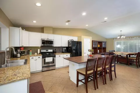 44113 Kirkland Avenue Ave, Lancaster, CA 93535 photo 2