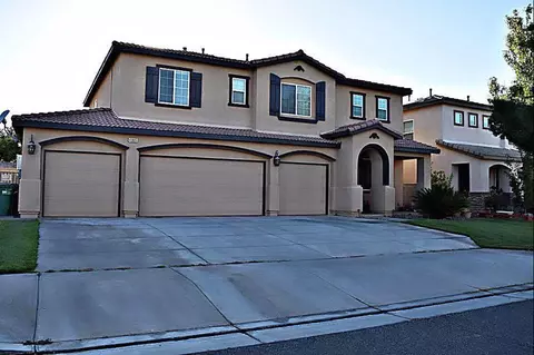 43805 Sondi Dr, Lancaster, CA 93536 photo 2