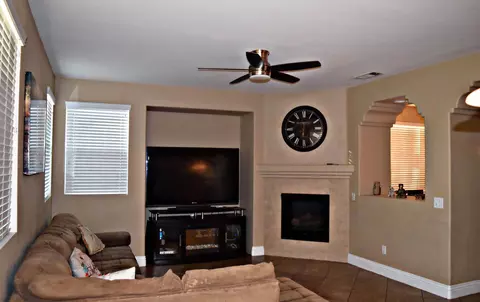 43805 Sondi Dr, Lancaster, CA 93536 photo 8