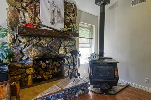 22421 Mccarthy Dr, Tehachapi, CA 93561 photo 9