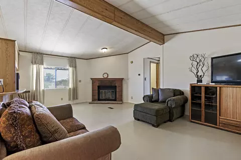 9040 W 60th St, Mojave, CA 93501 photo 4