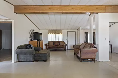 9040 W 60th St, Mojave, CA 93501 photo 5