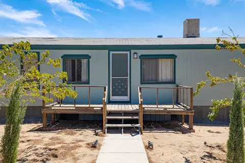 9040 W 60th St, Mojave, CA 93501 photo 2