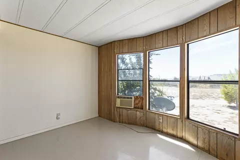 9040 W 60th St, Mojave, CA 93501 photo 9