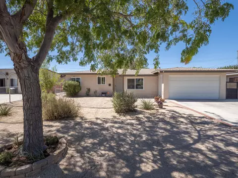 240 E Ave J 12, Lancaster, CA 93535 photo 2