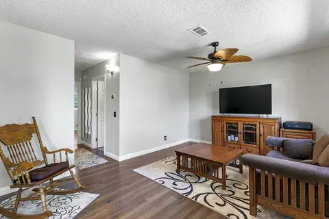6806 Agave St, Lancaster, CA 93536 photo 2
