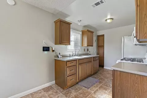 6806 Agave St, Lancaster, CA 93536 photo 6