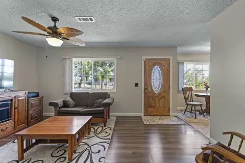 6806 Agave St, Lancaster, CA 93536 photo 3