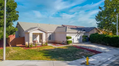 45636 Knightsbridge St, Lancaster, CA 93534 photo 2
