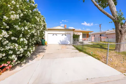 44252 Foxton Ave, Lancaster, CA 93535 photo 2