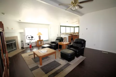 4234 Backus Rd, Mojave, CA 93501 photo 2