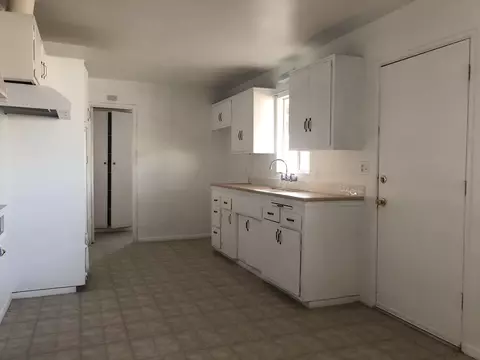 3153 Milton Dr, Mojave, CA 93501 photo 6