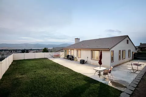 1322 Arabella Ct, Tehachapi, CA 93561 photo 2