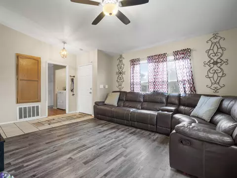 2103 E Oldfield St, Lancaster, CA 93535 photo 3