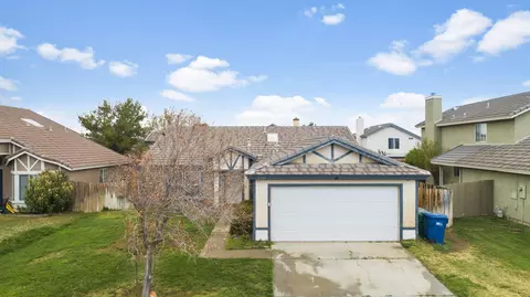 2103 E Oldfield St, Lancaster, CA 93535 photo 1