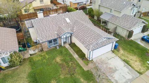 2103 E Oldfield St, Lancaster, CA 93535 photo 2