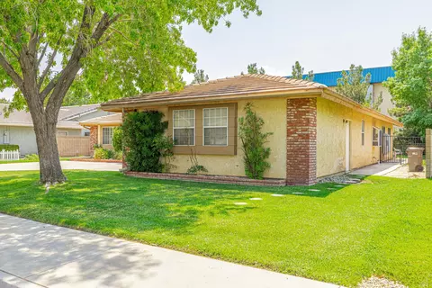 1342 Caren Ct, Lancaster, CA 93534 photo 2