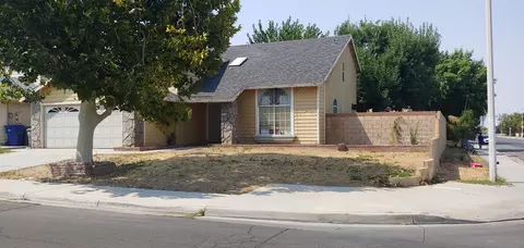 1645 Arnica Ln, Lancaster, CA 93535 photo 2
