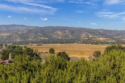 23240 Lakeview Dr, Tehachapi, CA 93561 photo 5
