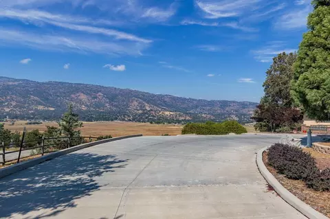 23240 Lakeview Dr, Tehachapi, CA 93561 photo 4