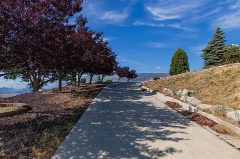 23240 Lakeview Dr, Tehachapi, CA 93561 photo 3